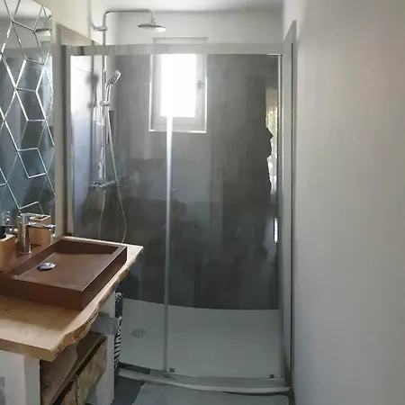 Les Pieds Dans L'eau Calme ポッジョ・メッザナ